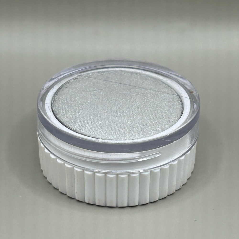 Merle Norman Luxiva Luminous Shadow in Silver Lining